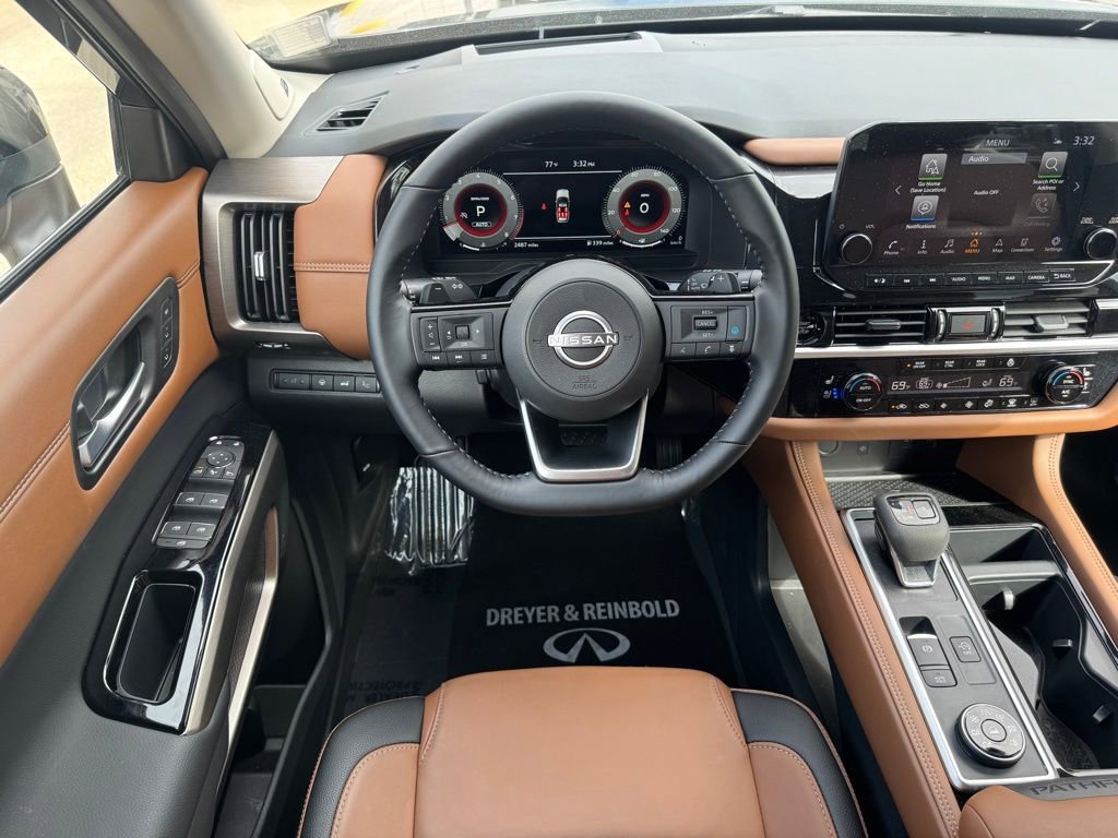 2025 Nissan Pathfinder Platinum photo 17