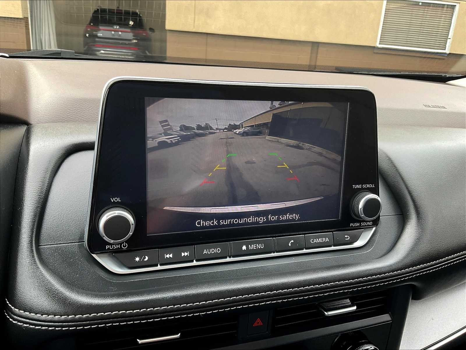 2023 Nissan Rogue SV photo 17