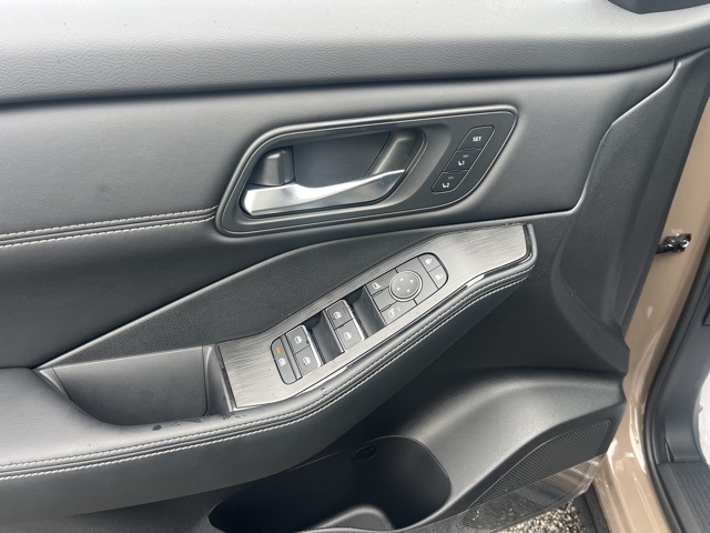 2025 Nissan Rogue SL photo 6