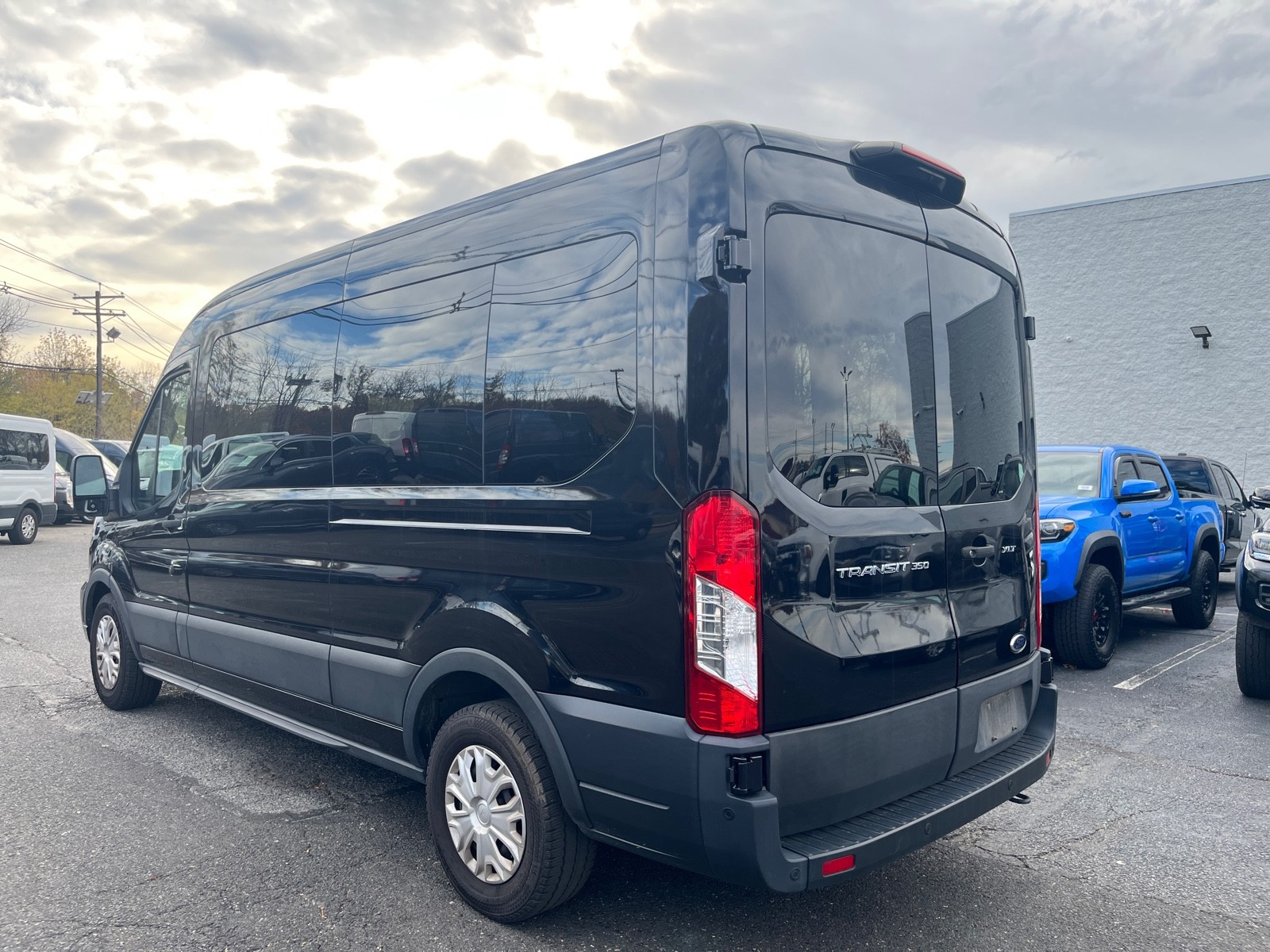 2022 Ford Transit Passenger XL photo 3