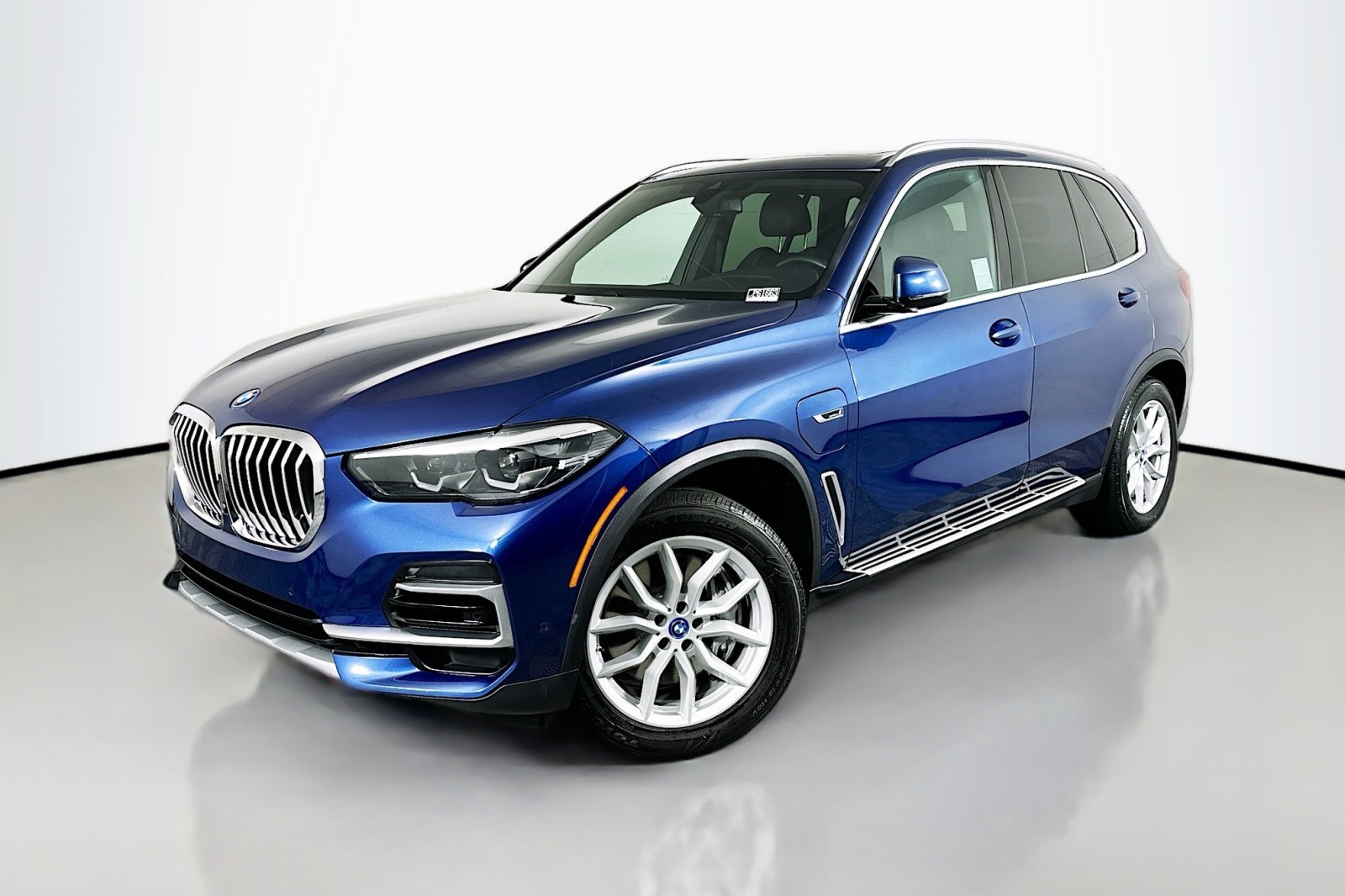 2023 BMW X5 45e's photo