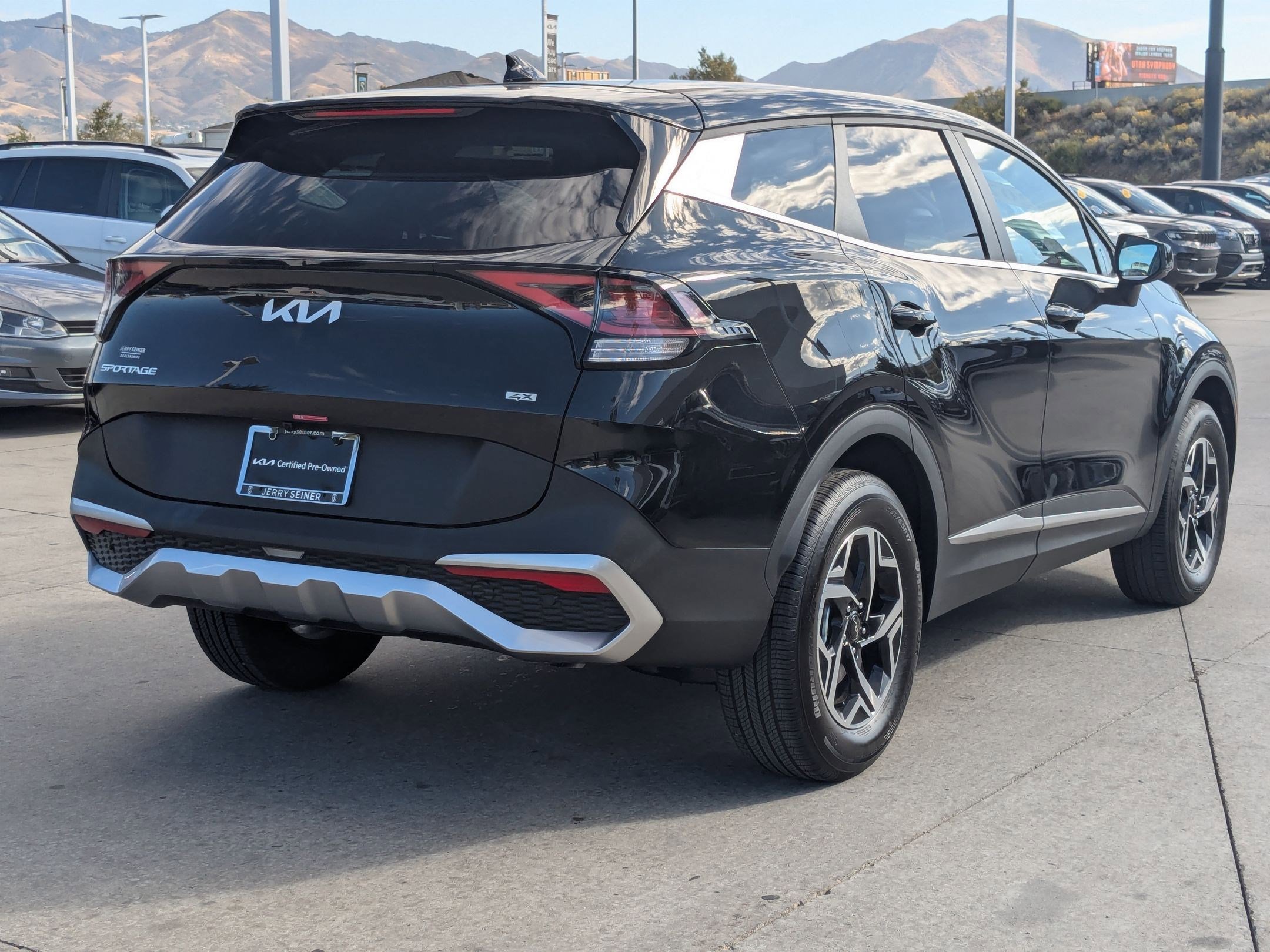 2025 Kia Sportage LX photo 2