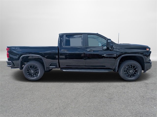 2025 Chevrolet Silverado 2500HD Custom photo 3