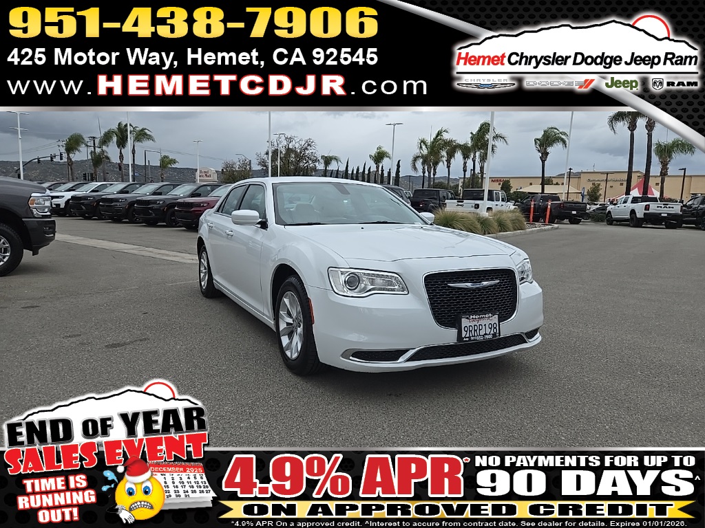 2023 Chrysler 300 Touring's photo