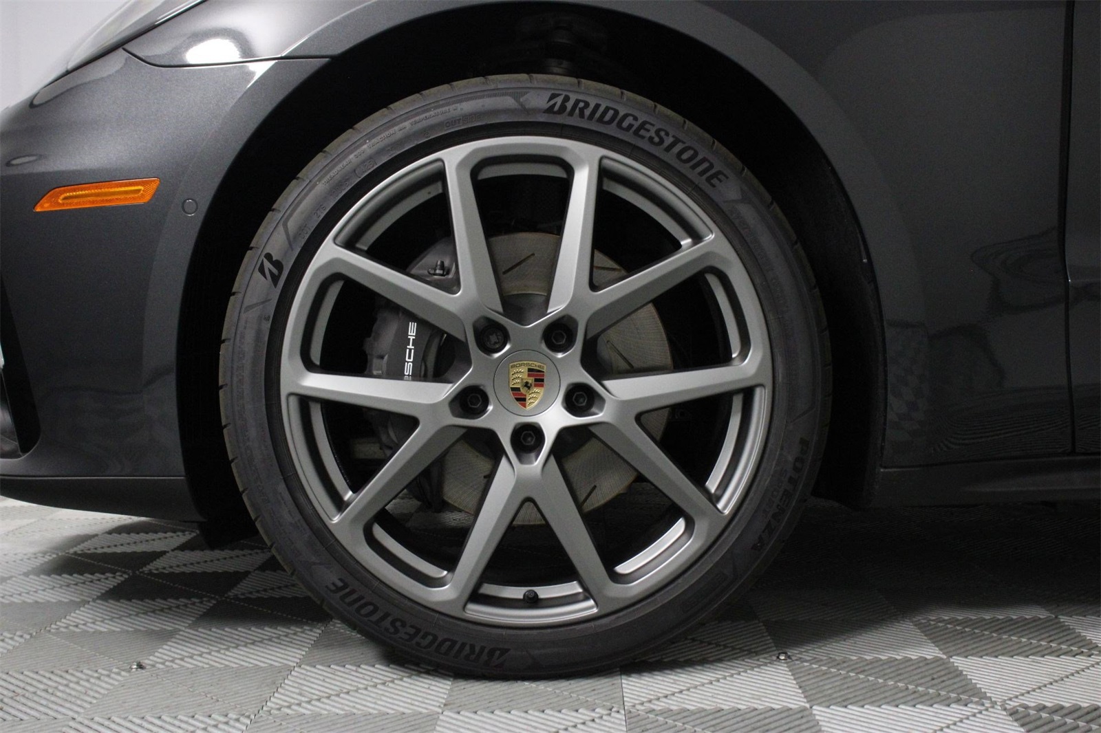 2025 Porsche Panamera 4 photo 16