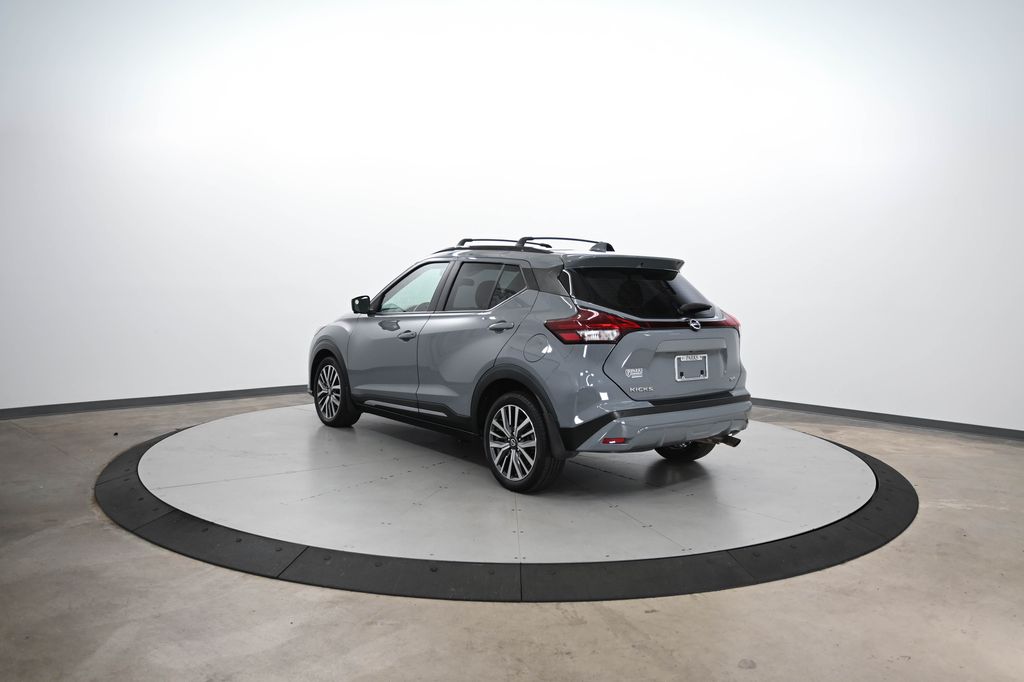 2021 Nissan Kicks SR photo 4