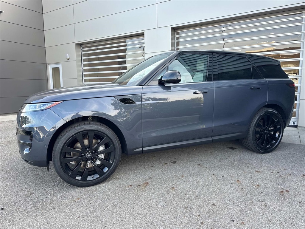 2025 Land Rover Range Rover Sport SE photo 3