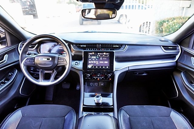 Used 2021 Silver Jeep Altitude image 20