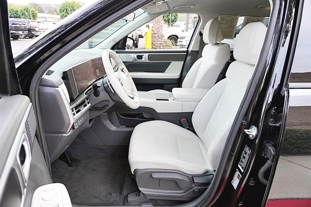 Used 2025 Black Hyundai SE image 14