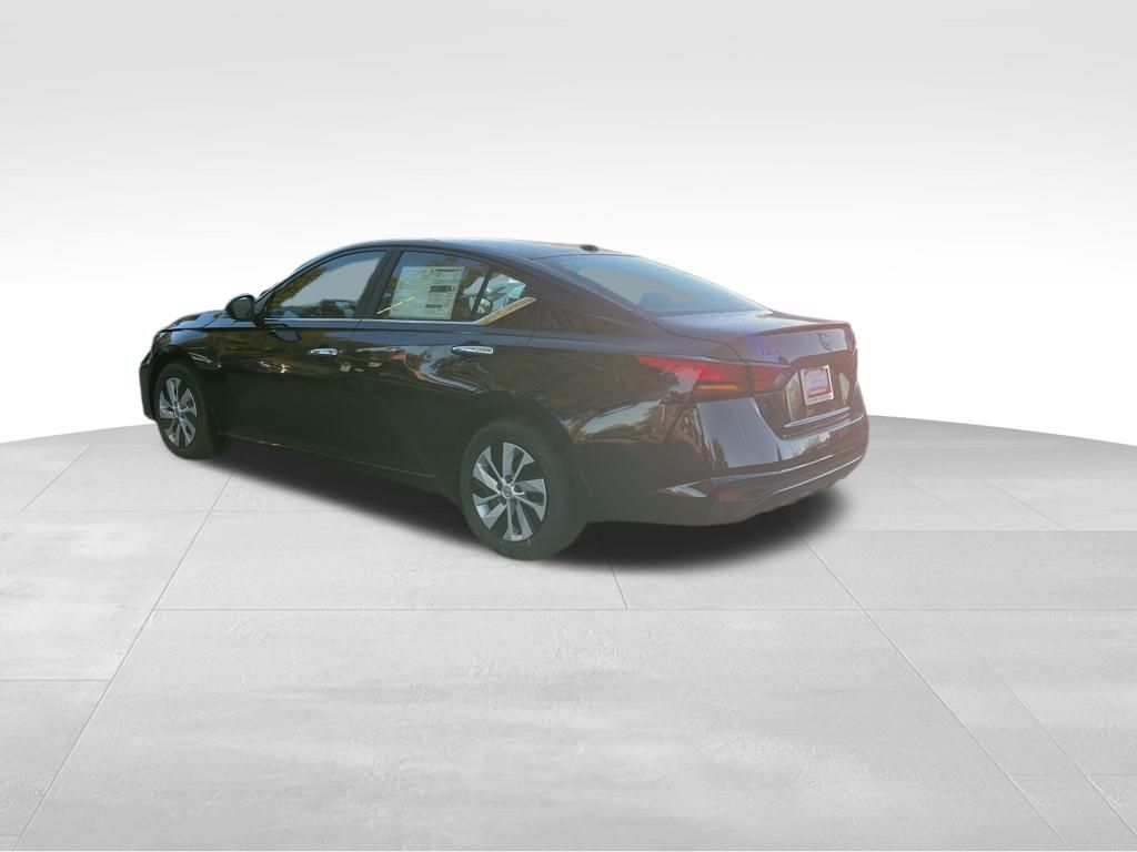 2025 Nissan Altima S photo 2