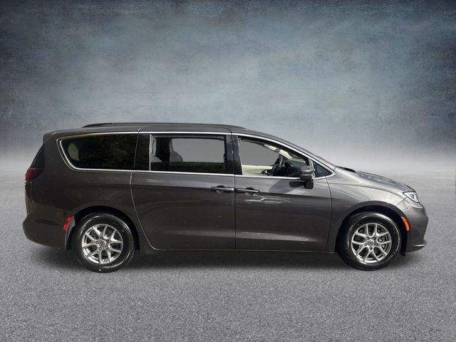 2021 Chrysler Pacifica Touring photo 4