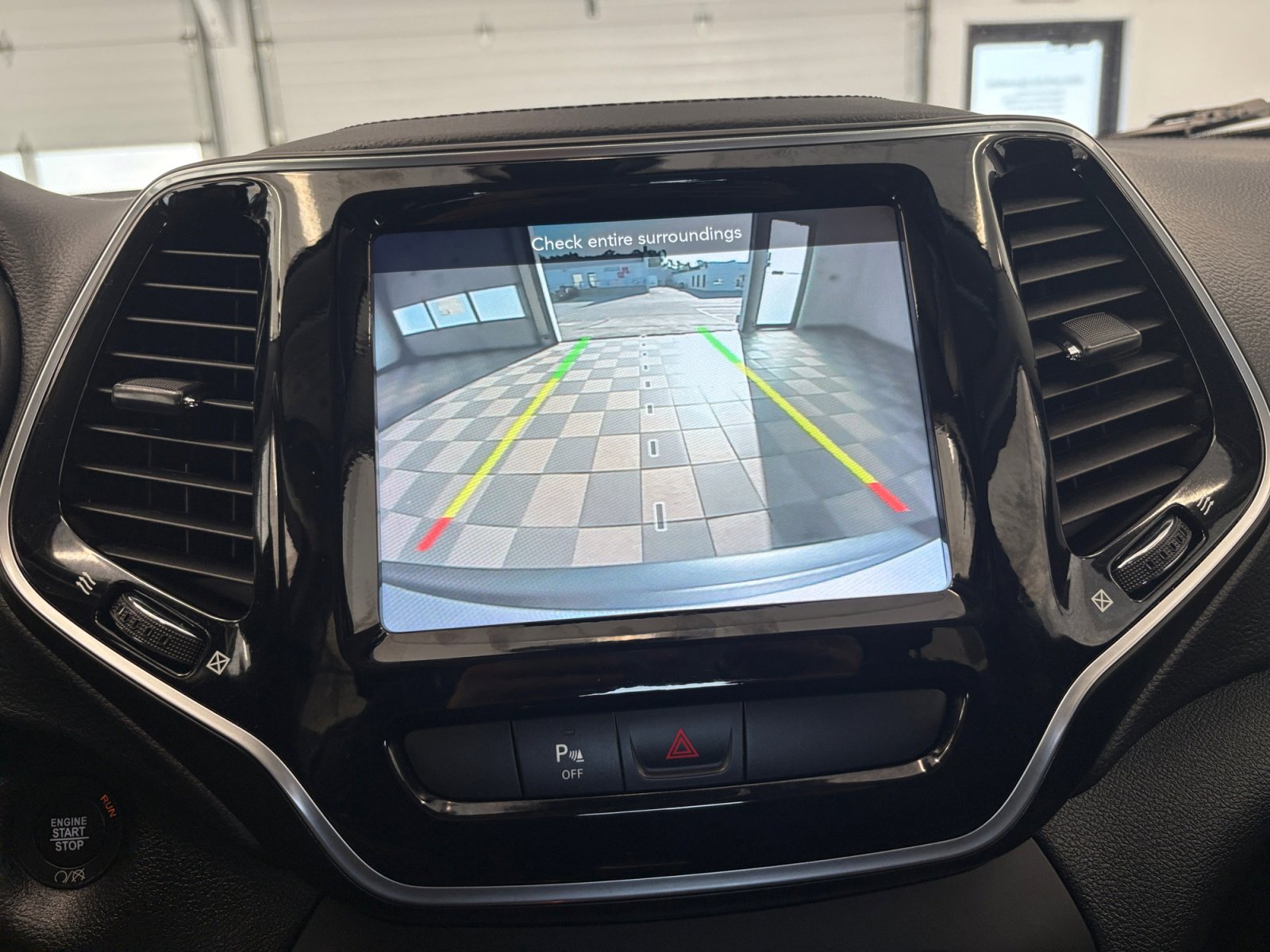 2020 Jeep Cherokee Limited photo 17