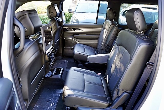 New 2025 Bright White Clear-Coat Exterior Paint Jeep Series II image 20