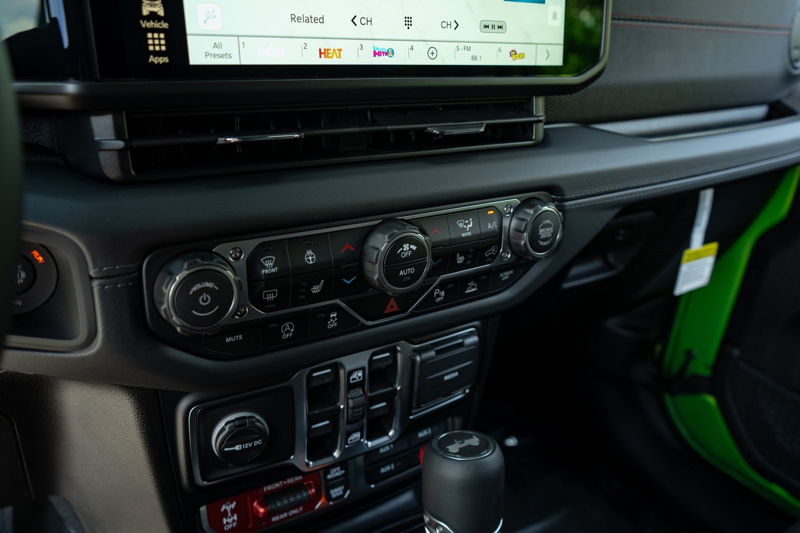 2025 Jeep Wrangler Rubicon photo 35