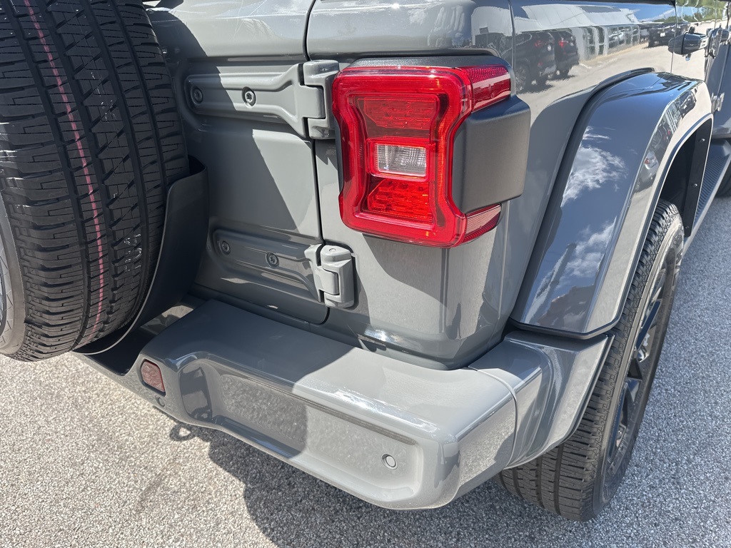 2022 Jeep Wrangler Unlimited Sahara High Altitude photo 25