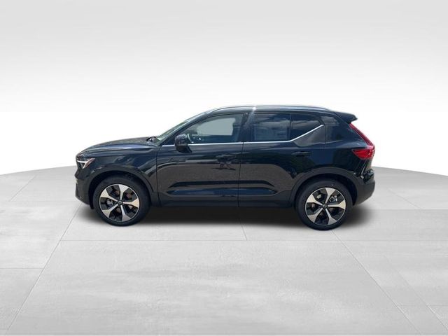 2024 Volvo XC40 Plus photo 2
