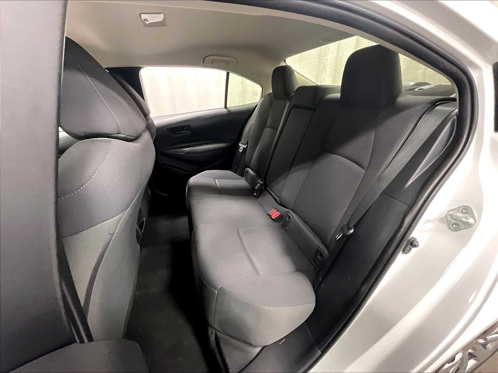 2022 Toyota Corolla LE photo 14