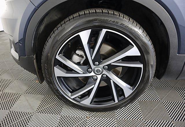 2022 Volvo XC40 R-Design photo 9