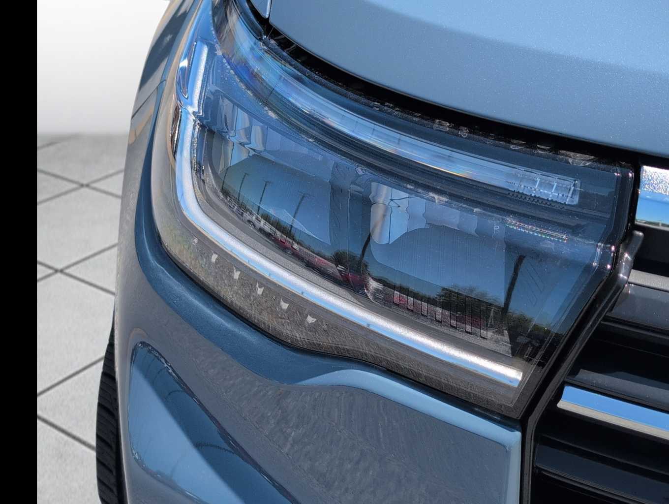 2025 Ford Explorer photo 3