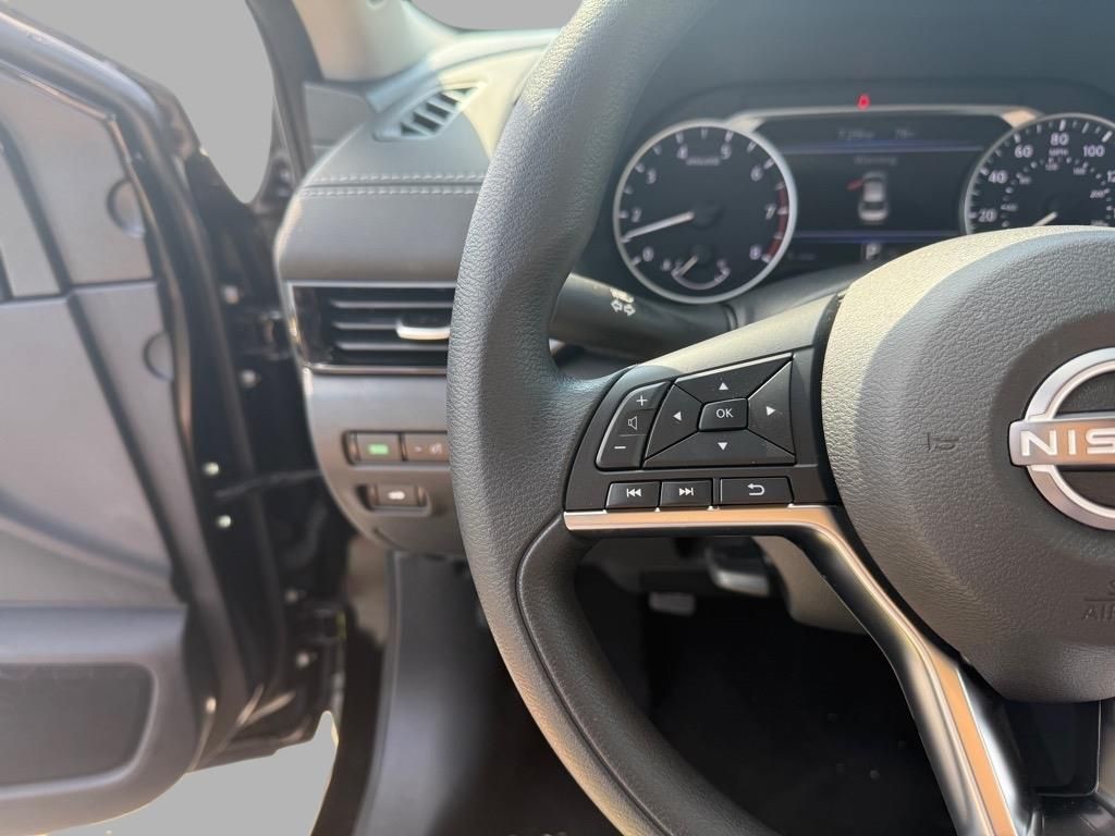 2025 Nissan Sentra SV photo 9