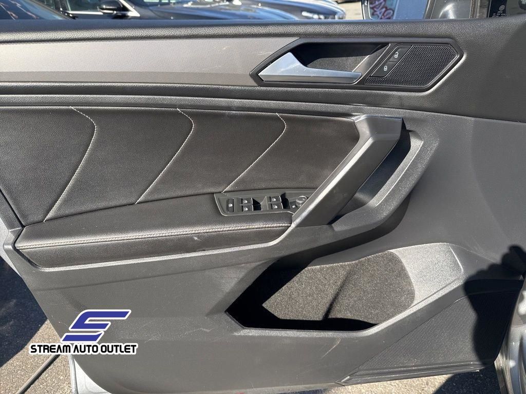 2023 Volkswagen Tiguan SE photo 12