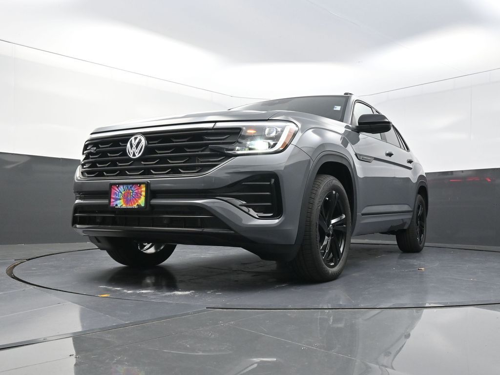 2025 Volkswagen Atlas Cross Sport SEL R-Line photo 17