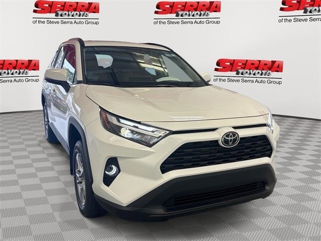 2025 Toyota RAV4 XLE's photo