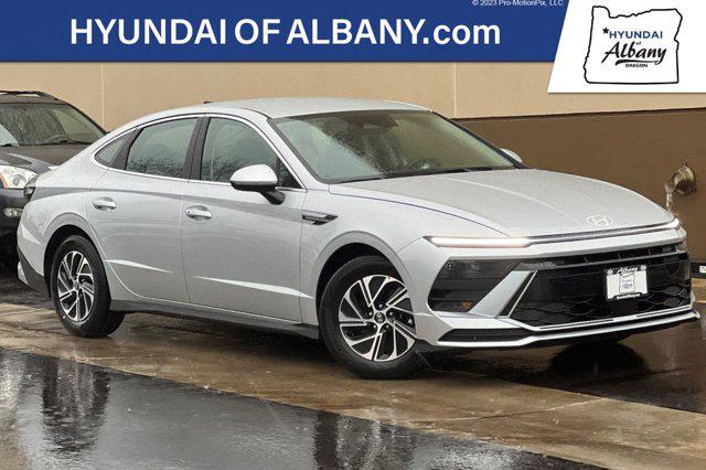 2026 Hyundai Sonata Hybrid Blue's photo