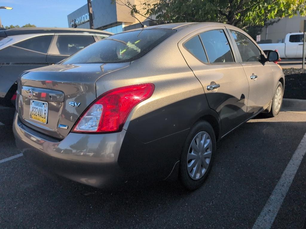 2012 Nissan Versa SV photo 4