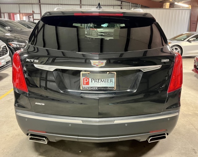 2018 Cadillac XT5 Luxury photo 2