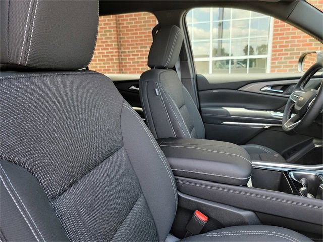 2025 Chevrolet Traverse photo 12