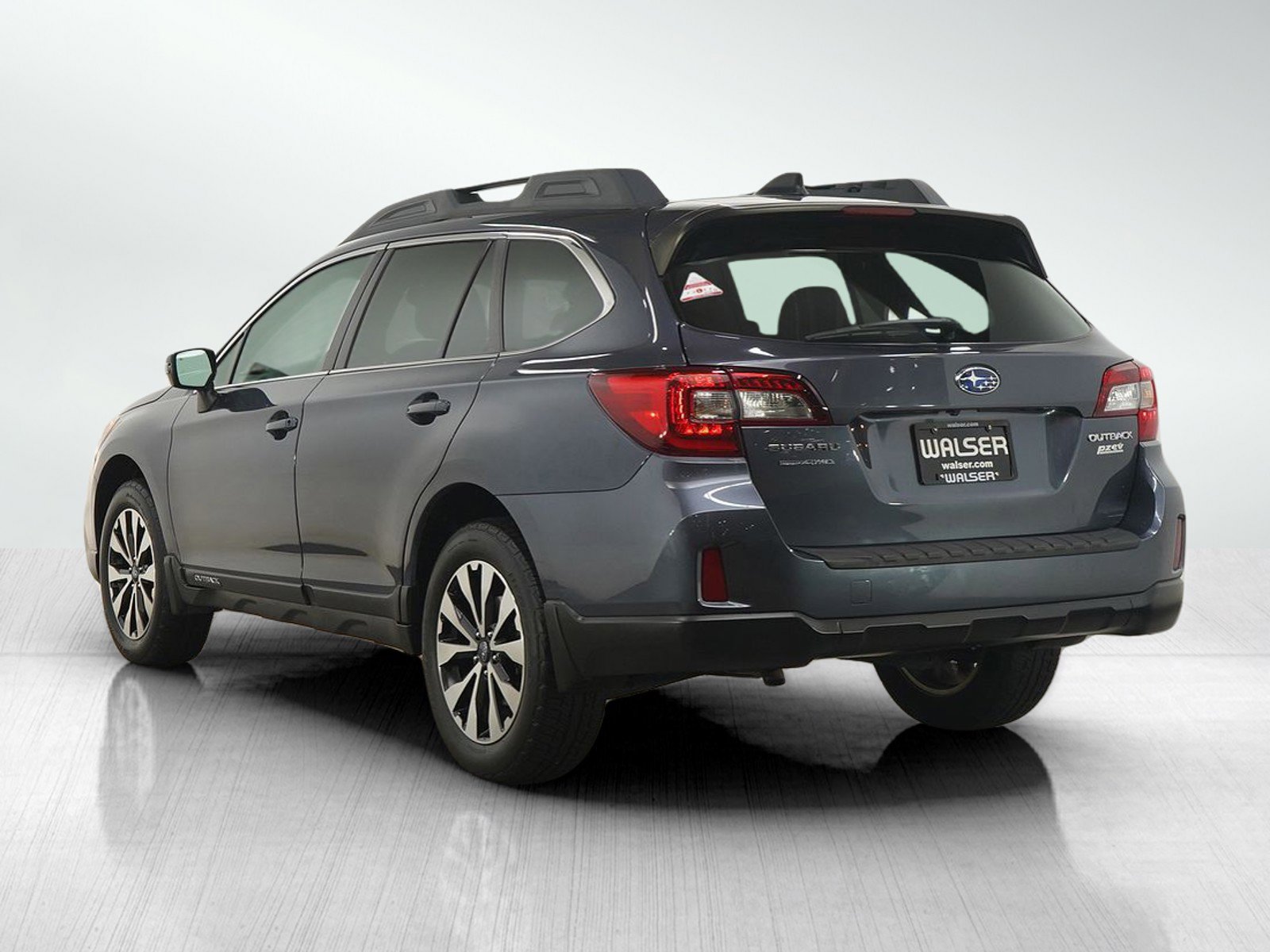 2016 Subaru Outback Limited photo 3