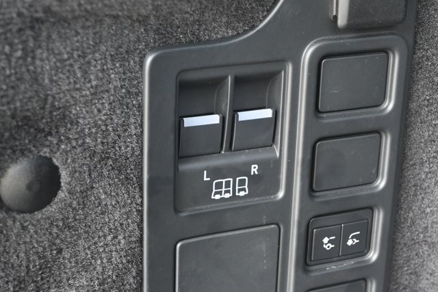 2023 Land Rover Discovery S R-Dynamic photo 7