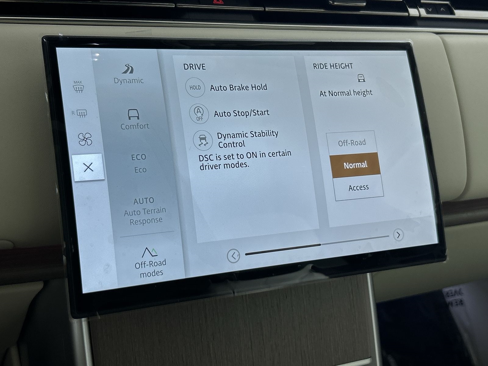 2025 Land Rover Range Rover SE photo 17
