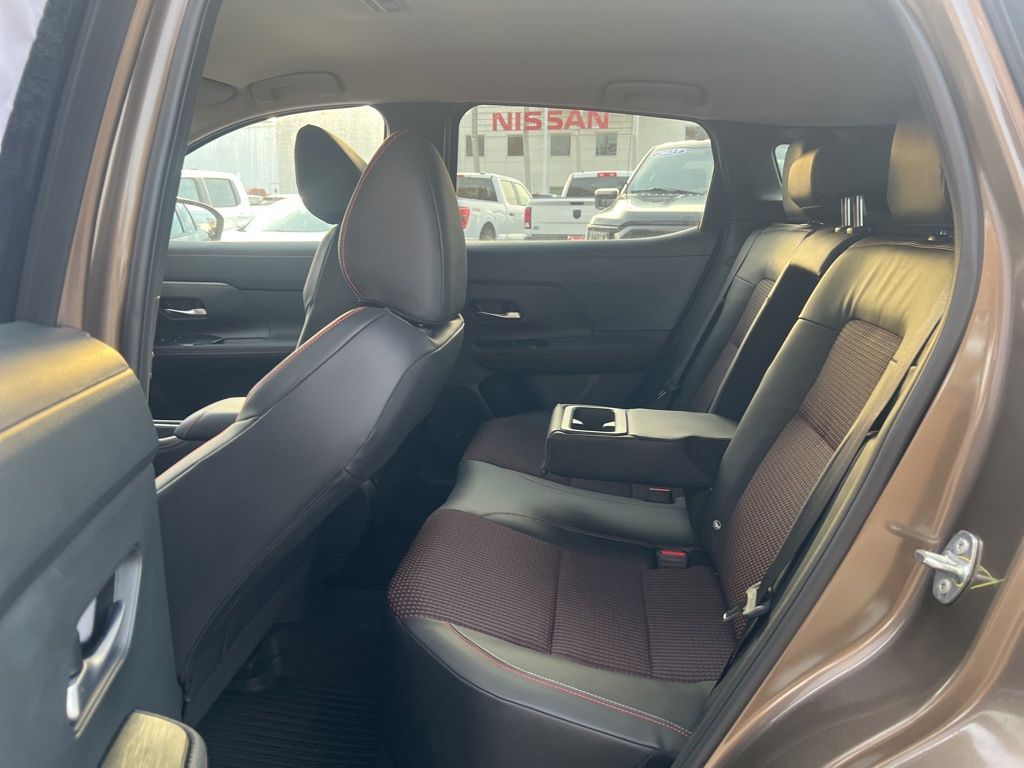 2025 Nissan Kicks SR photo 11