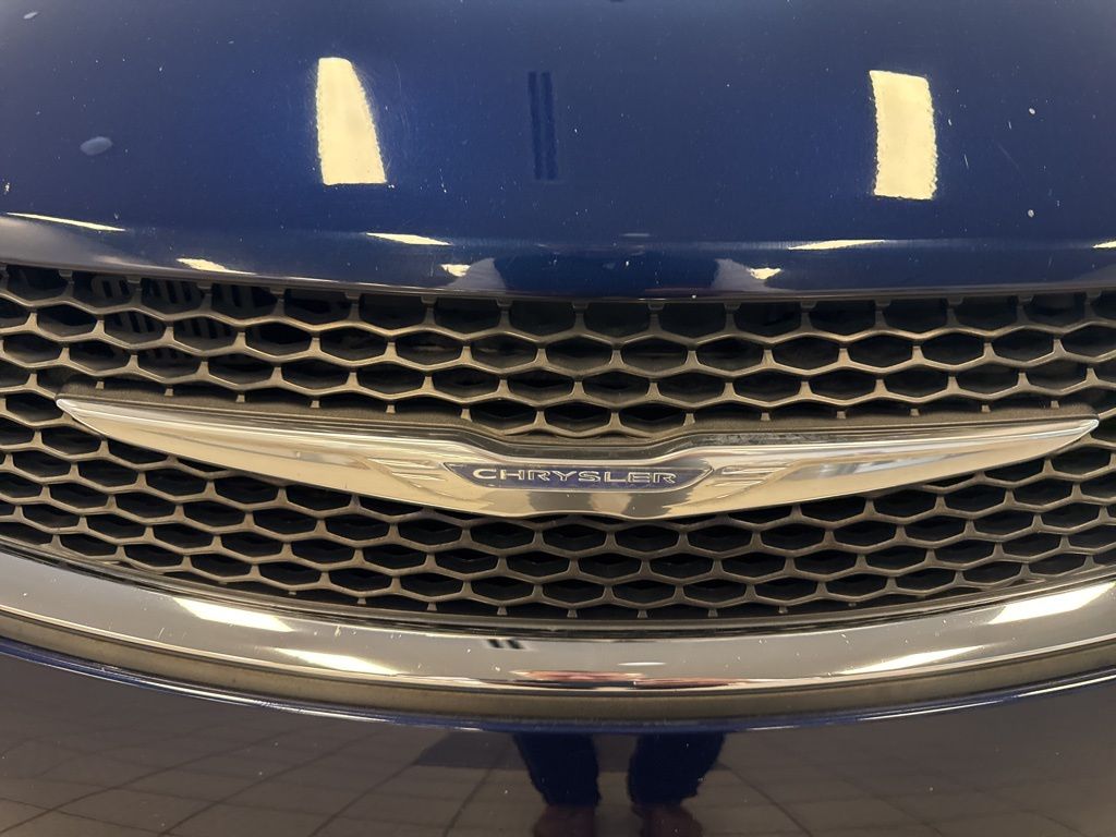 2017 Chrysler Pacifica Touring L photo 3