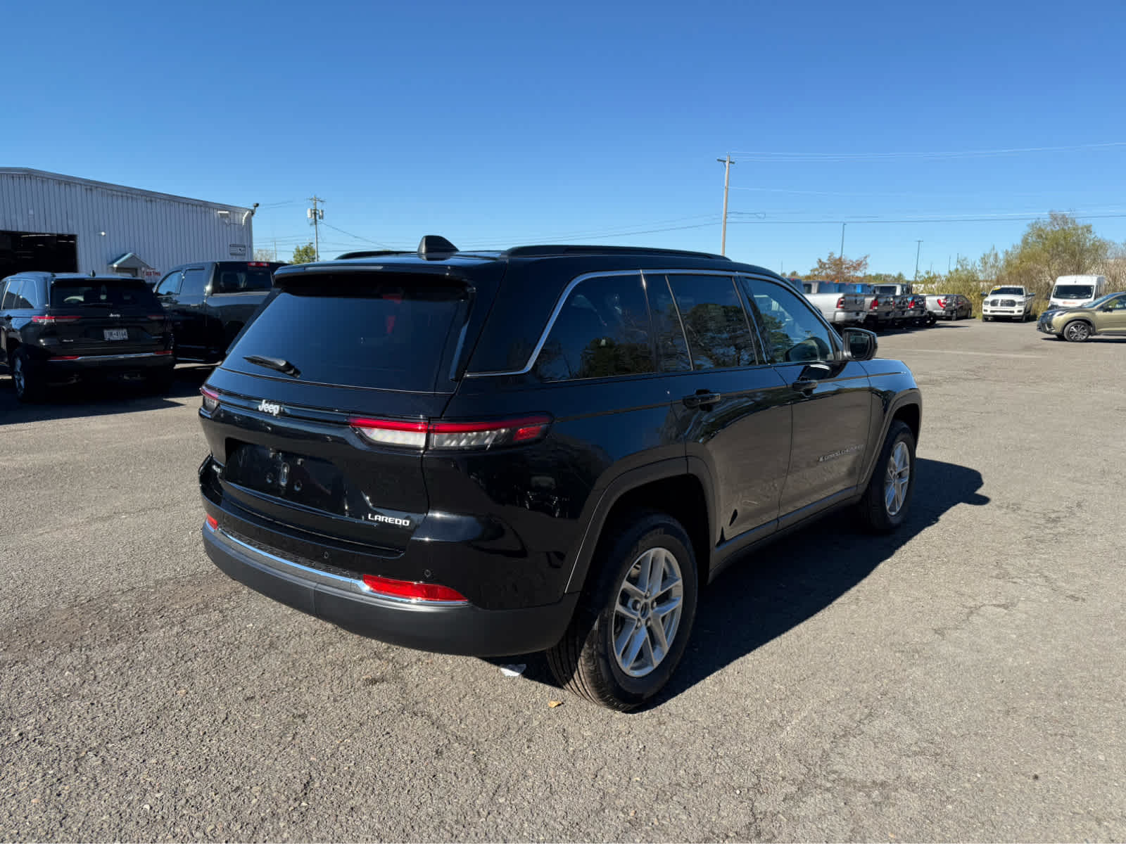 2025 Jeep Grand Cherokee Laredo X photo 3