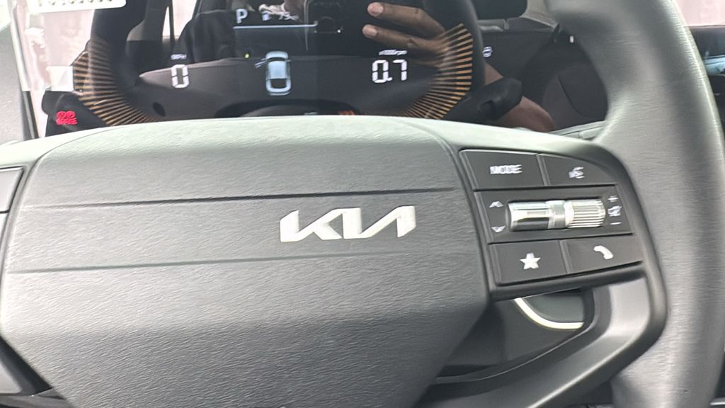 2025 Kia K4 LXS photo 18