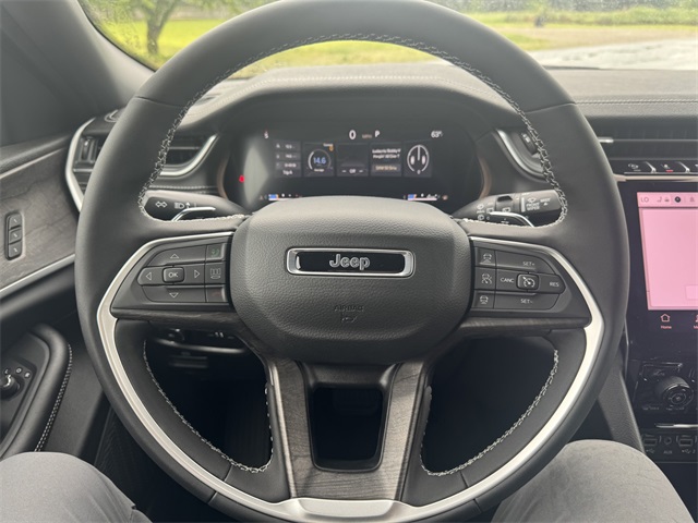 2025 Jeep Grand Cherokee Limited photo 23