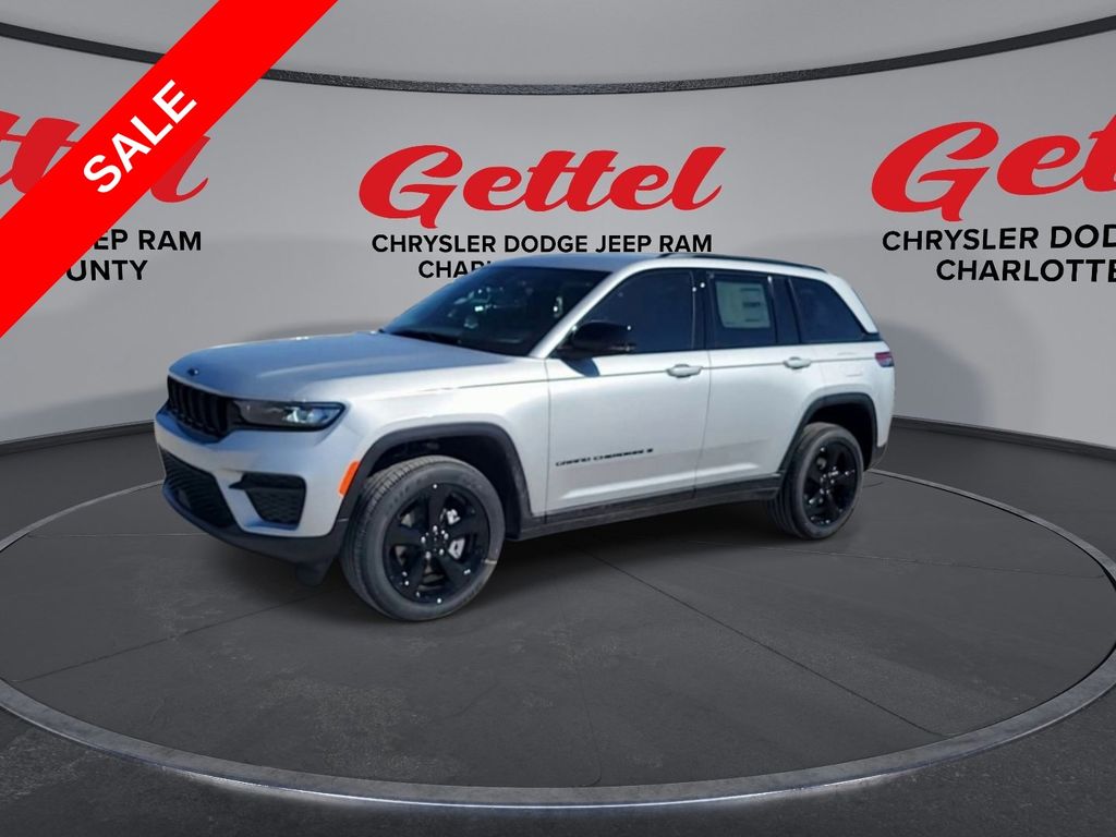 2025 Jeep Grand Cherokee Laredo Altitude photo 4