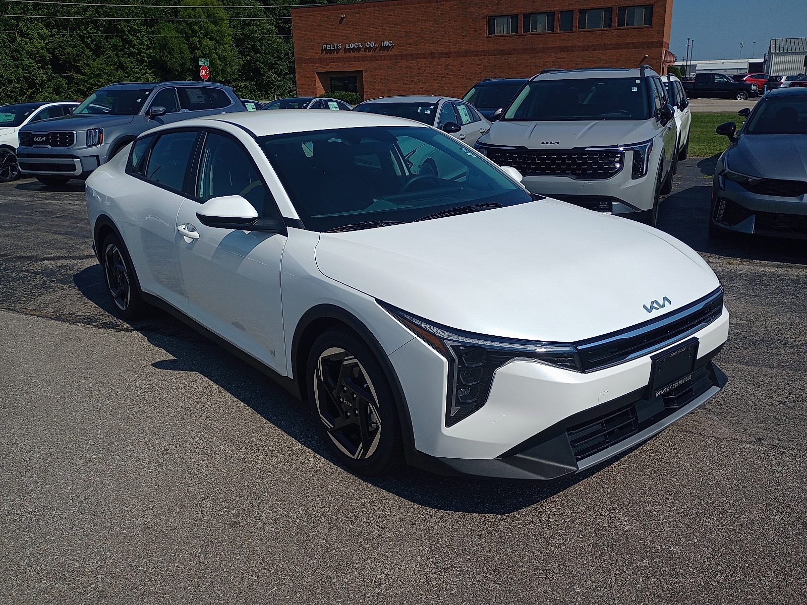 2025 Kia K4 EX's photo