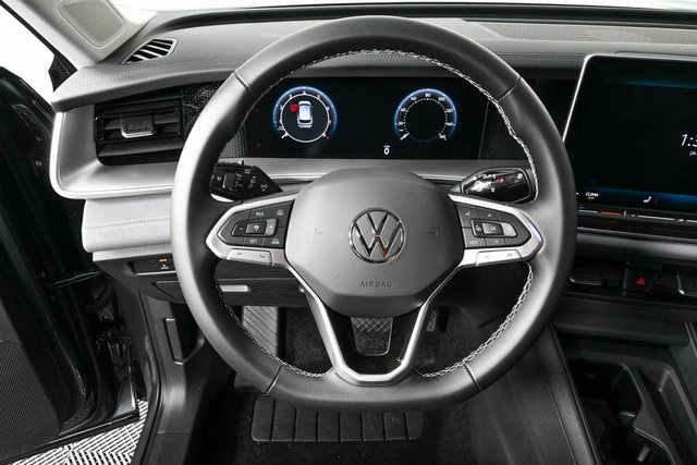 2025 Volkswagen Tiguan SE photo 7