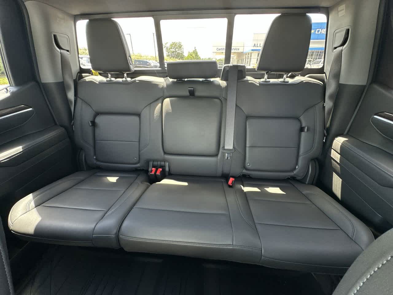 2025 Chevrolet Silverado 1500 RST photo 4