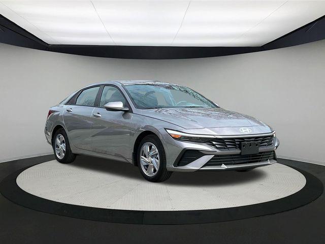 2025 Hyundai Elantra SE photo 11