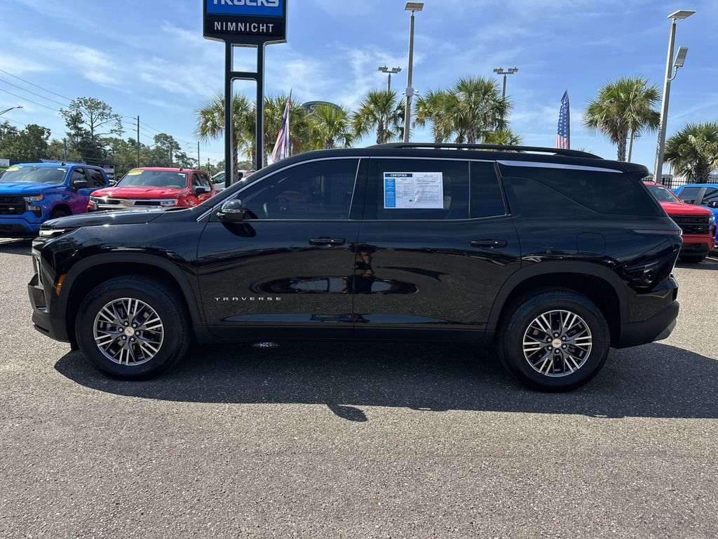 2025 Chevrolet Traverse photo 13
