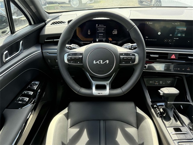 2025 Kia K5 GT-Line photo 2
