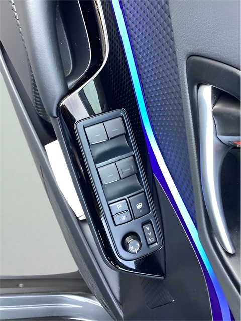 2022 Toyota C-HR XLE photo 19