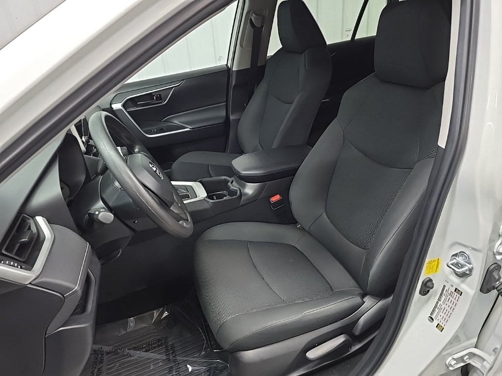 2023 Toyota RAV4 LE photo 29