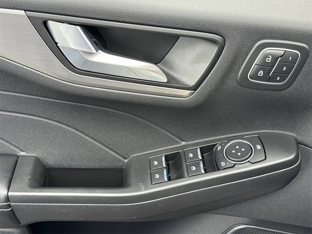 2022 Ford Escape Titanium photo 12