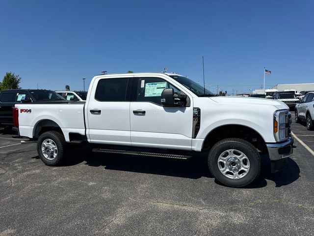 2025 Ford F-350 photo 2